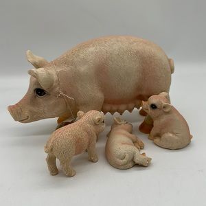 Pig & Piglets Lot/Mama Pig with her 3 Baby Piglets—Total Of 4 in the Family